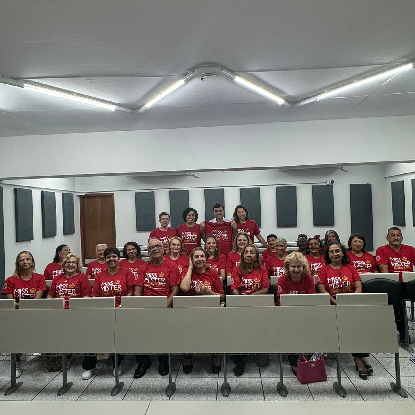 Candidatas e candidatos a Miss e Mister 3ª Idade visitam a Câmara 