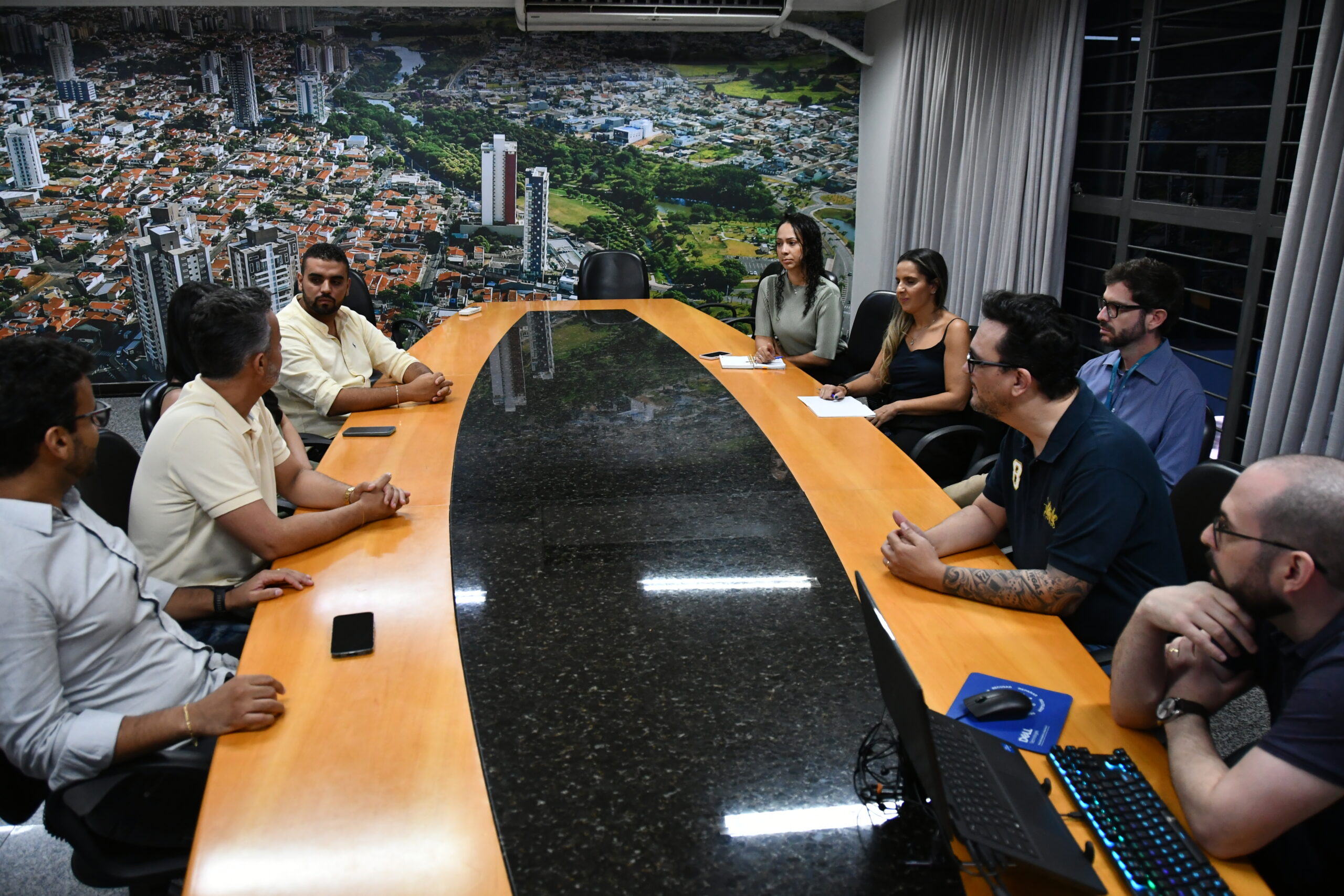 Presidente e servidores da Câmara de Itabirito (MG) conhecem Legislativo de Indaiatuba