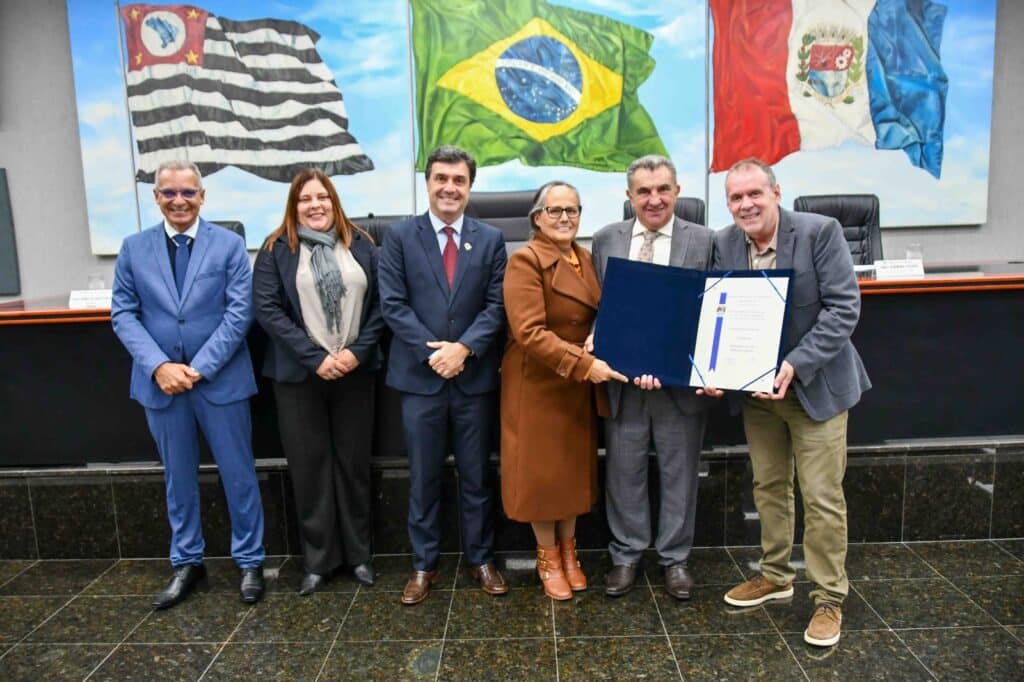 Câmara homenageia 11 cidadãos pelos serviços prestados a Indaiatuba