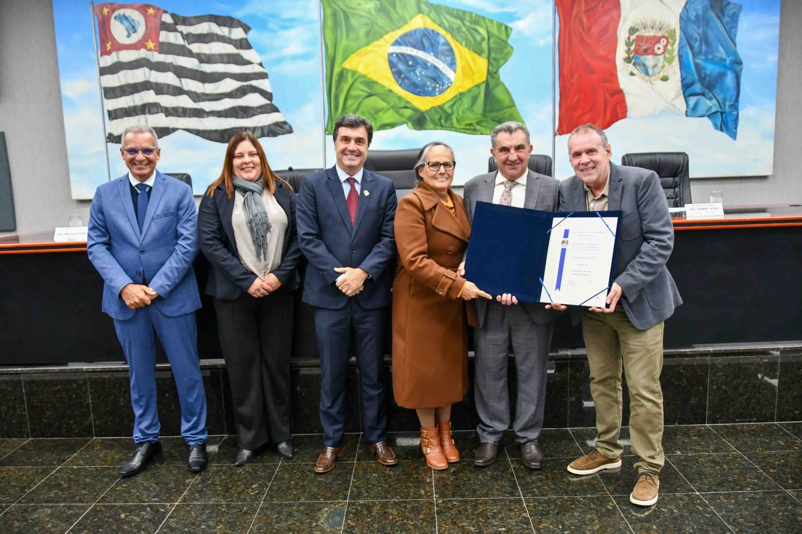 Câmara homenageia 11 cidadãos pelos serviços prestados a Indaiatuba