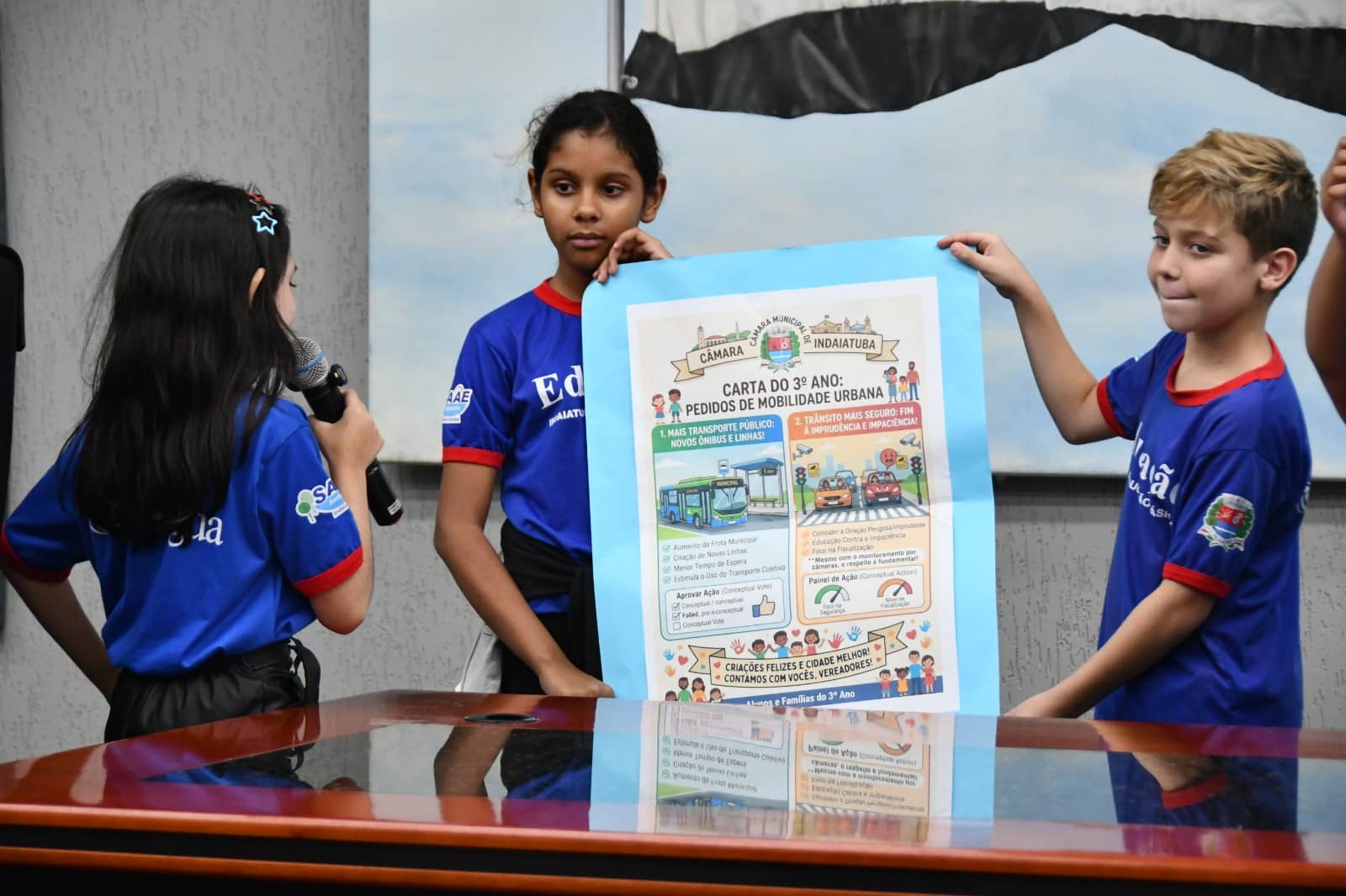 Câmara recebe alunos da Emeb Laura Fahl em visita ao Legislativo