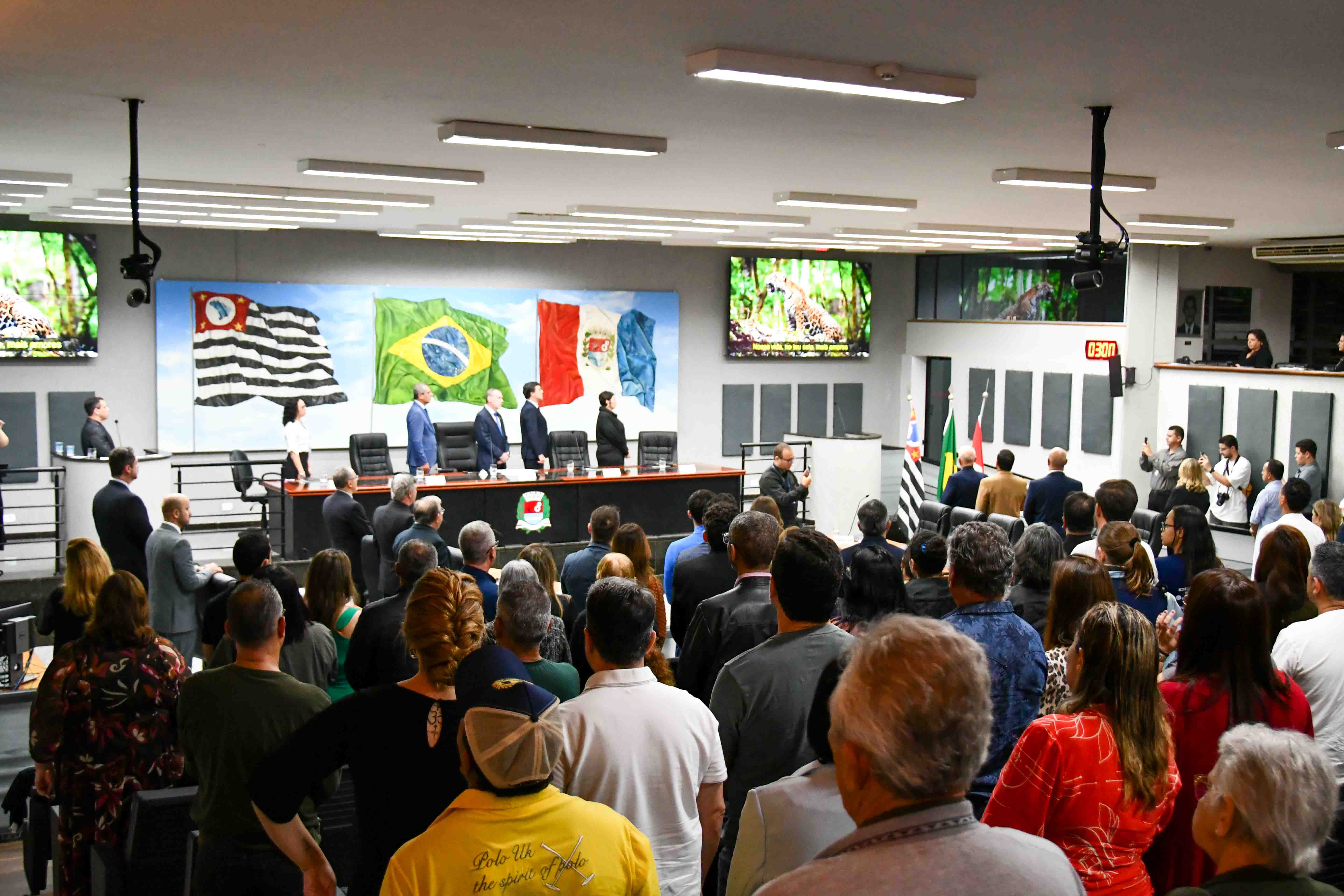 Câmara homenageia 12 cidadãos pelos relevantes serviços prestados ao município