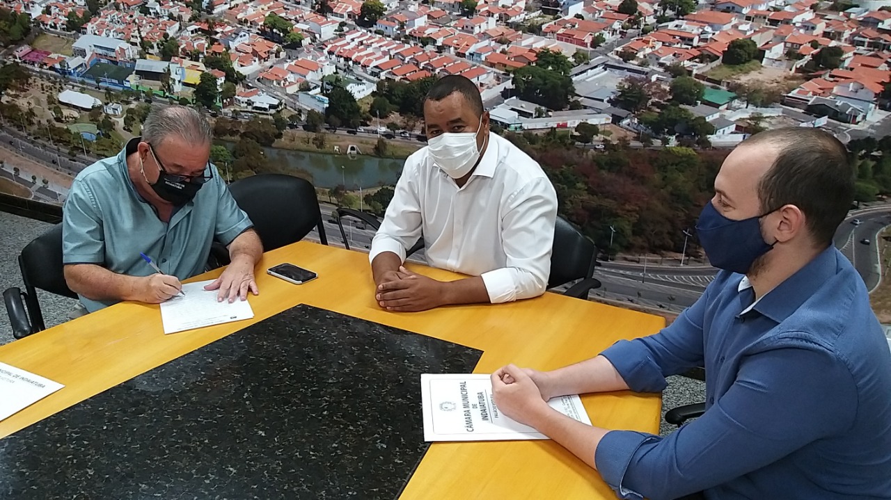 Cebolinha assume cadeira na Câmara