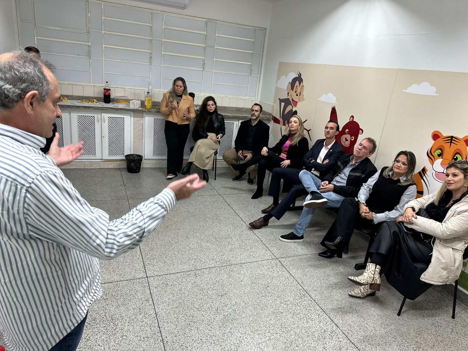 Comitiva de Sorocaba conhece programa de prevenção à gravidez na adolescência de Indaiatuba