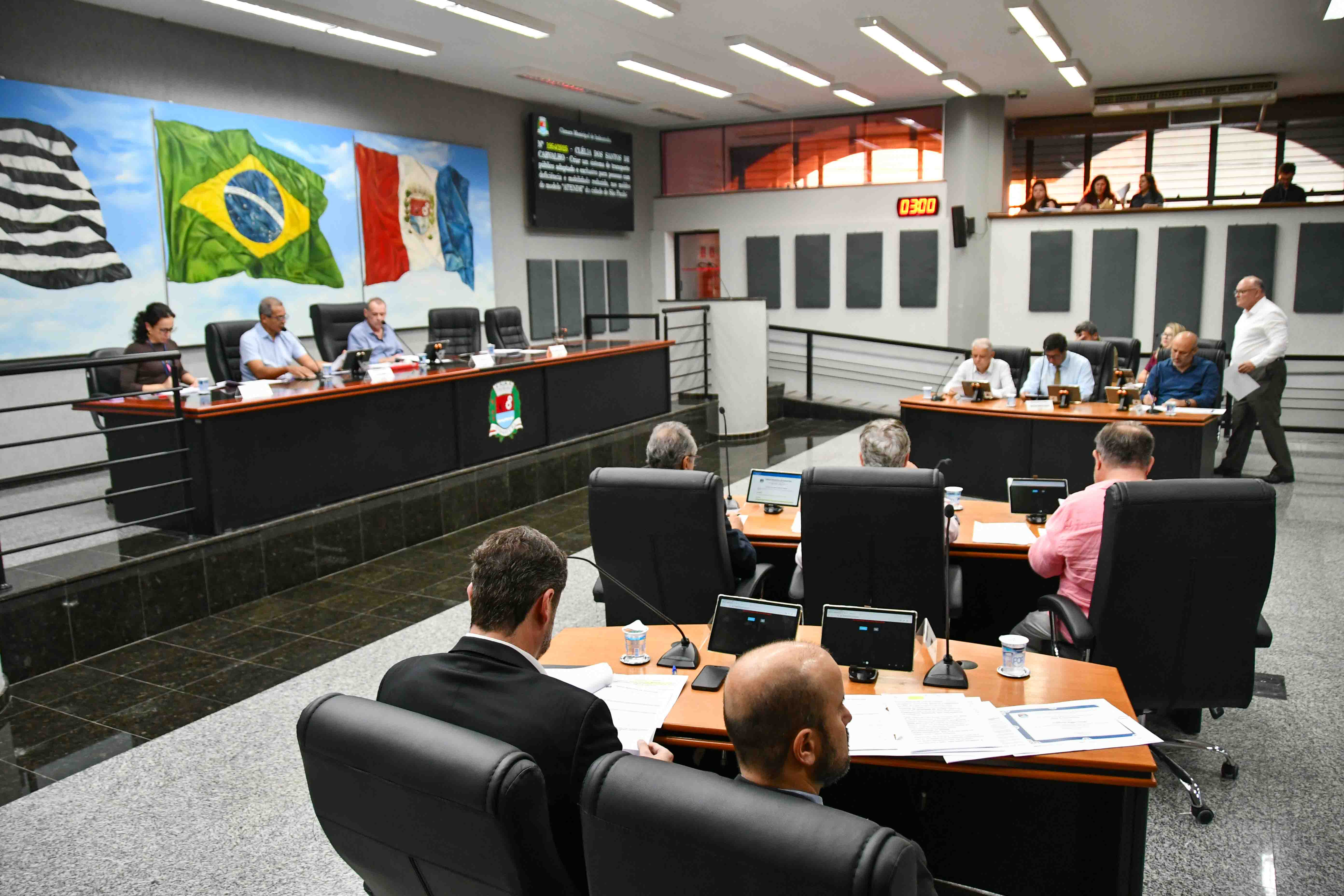 Lei aprovada pela Câmara assegura políticas públicas para mulheres com endometriose