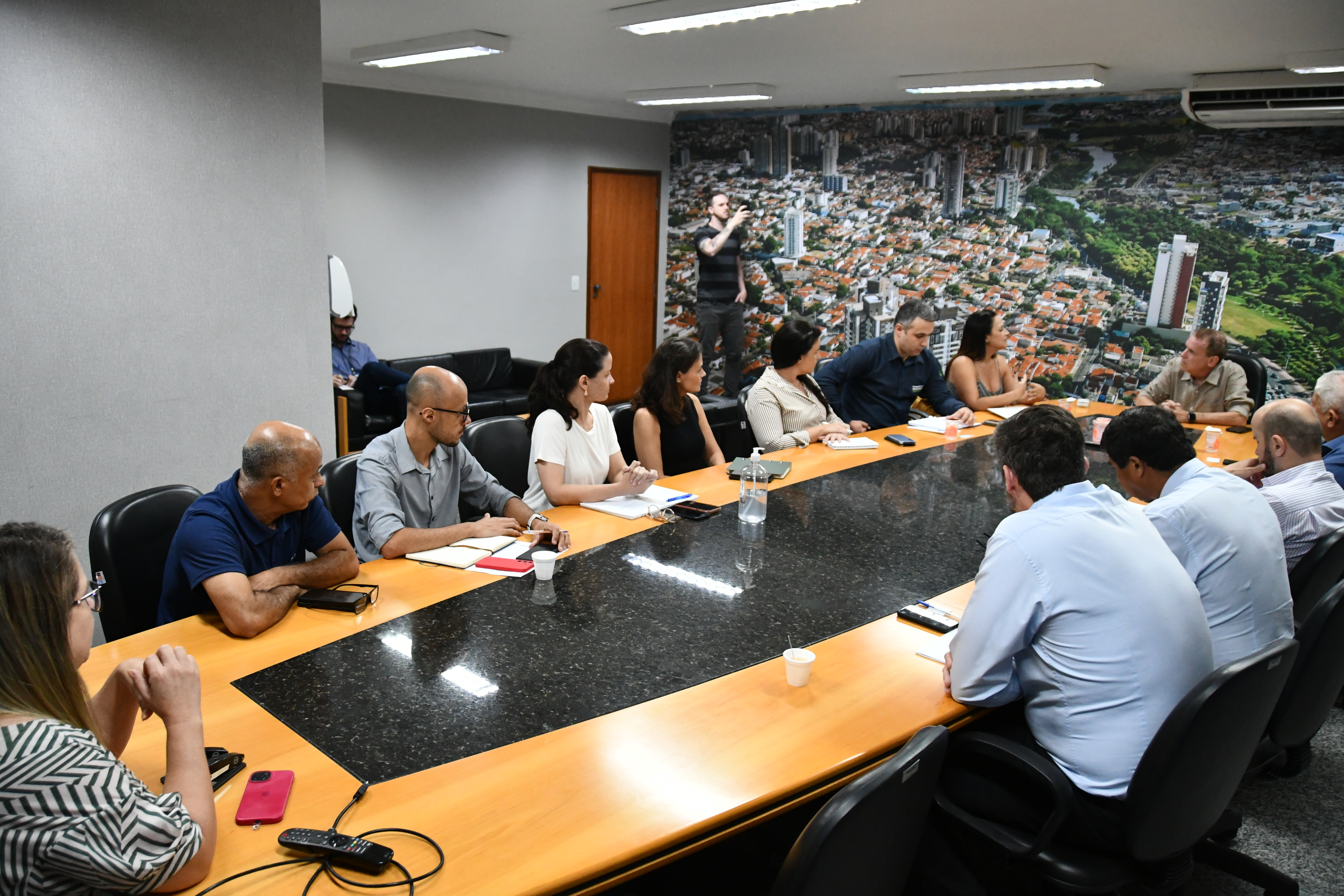 Representantes da Comgás participam de reunião na Câmara