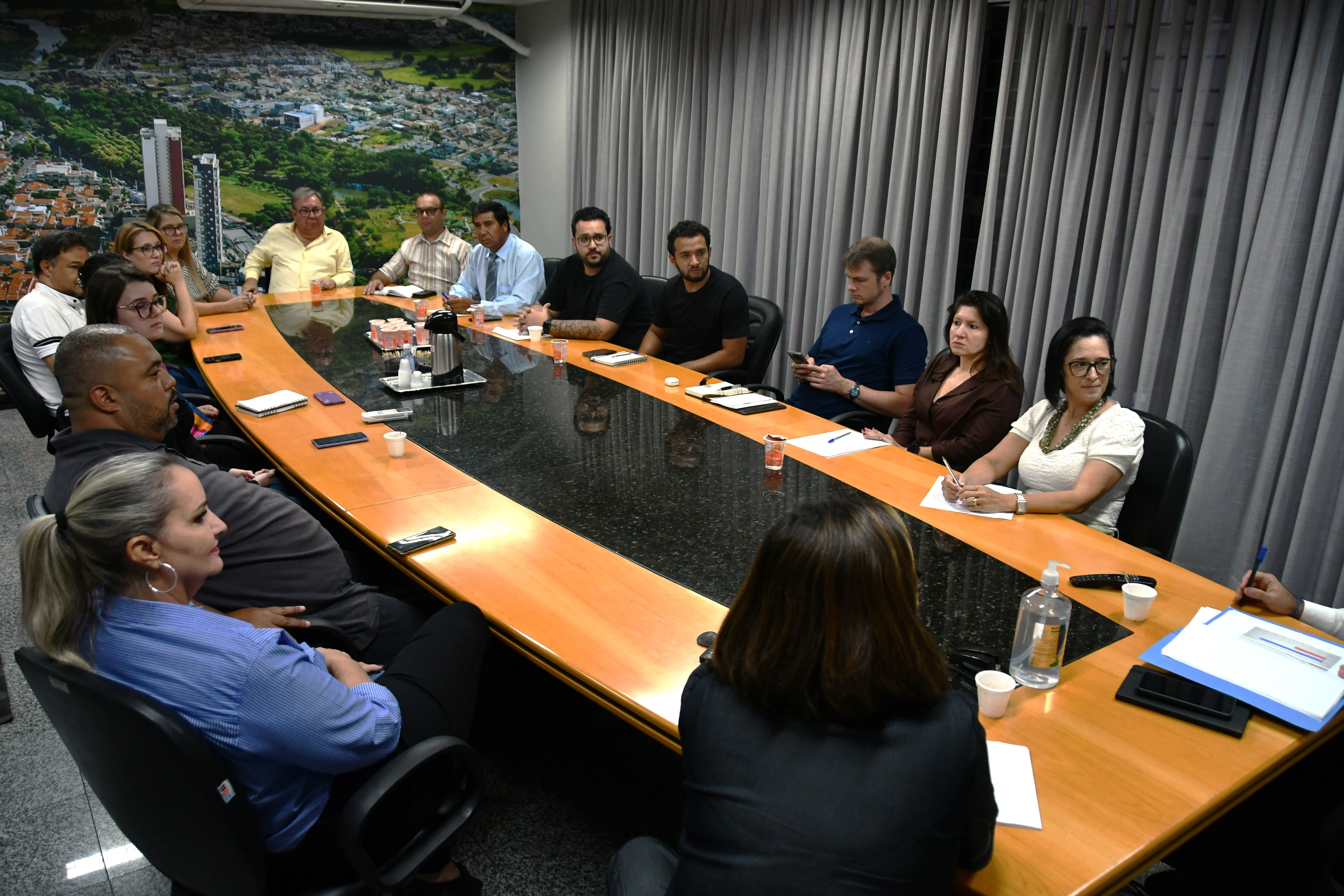 Secretários explicam condições do Refis a assessores da Câmara