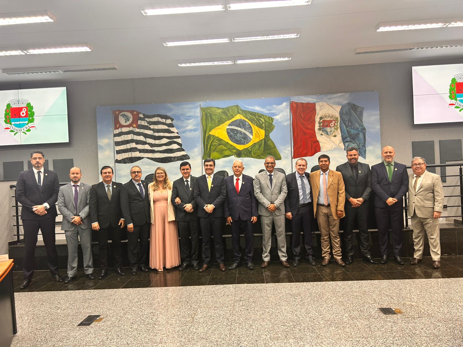 Vereadores eleitos tomam posse; Dr. Túlio é o novo presidente da Câmara