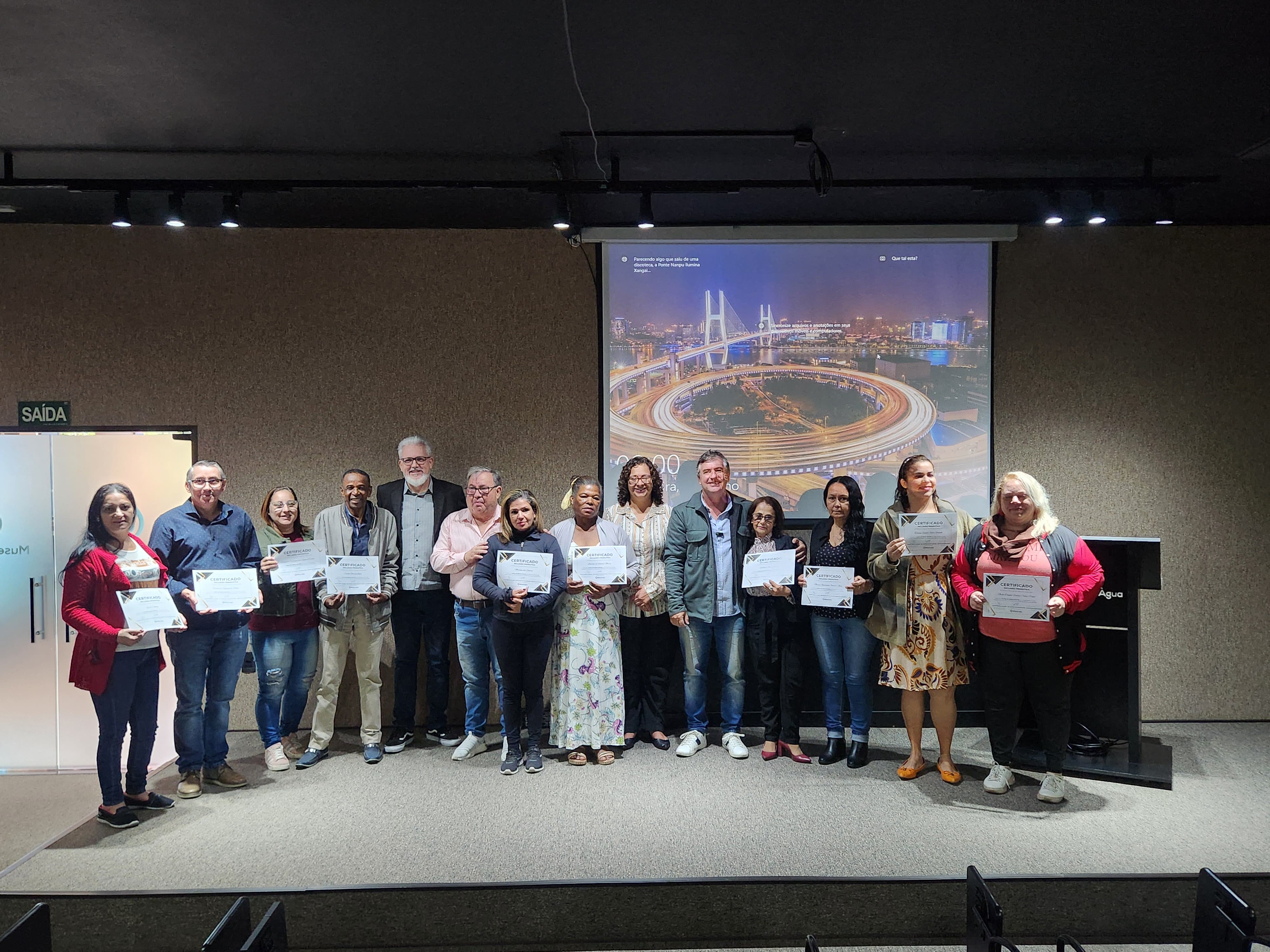 Vereadores participam de formatura do projeto Inclusão Produtiva