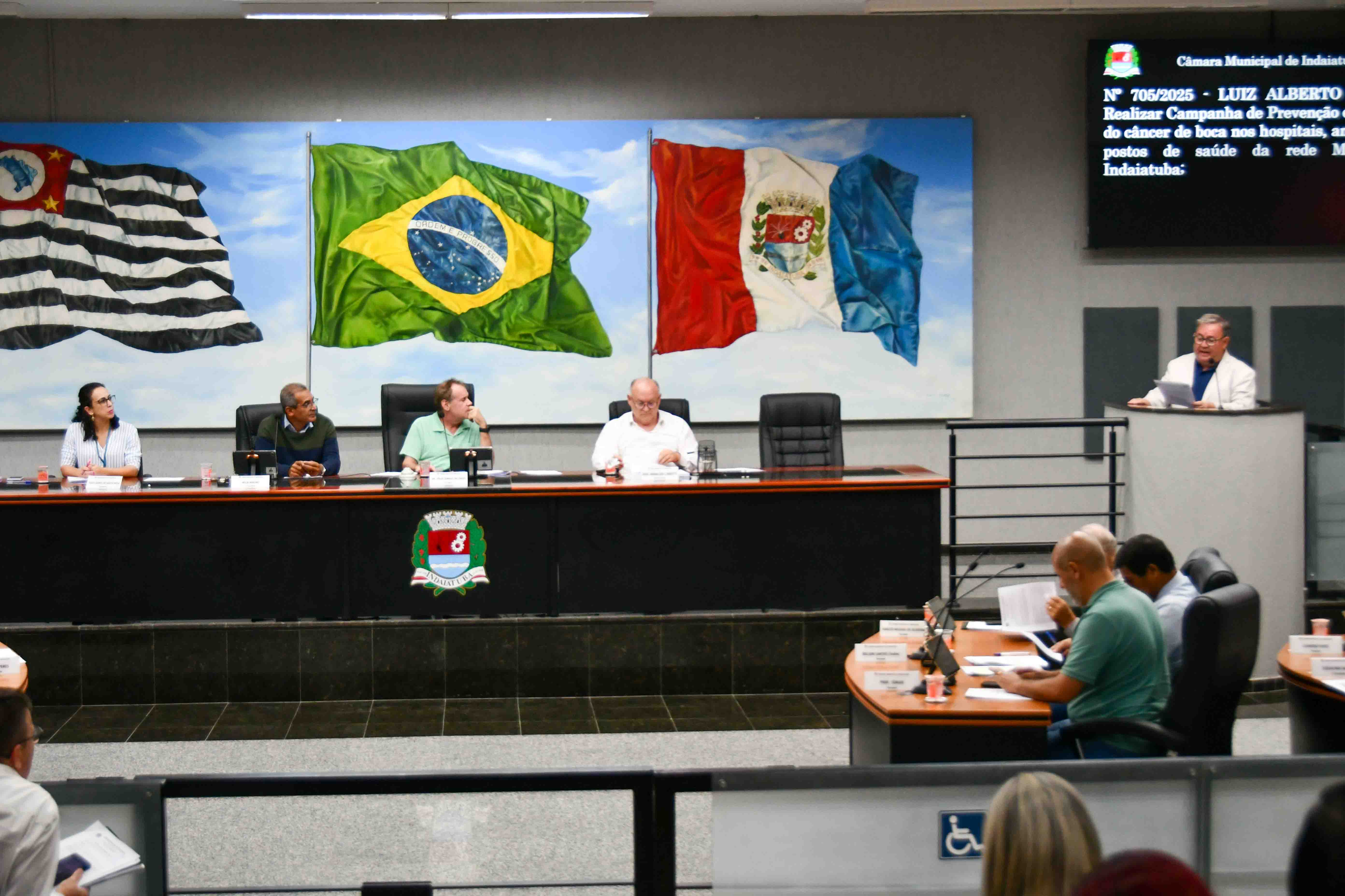 Vereadores regulamentam a contratação de estagiários para trabalharem na Câmara